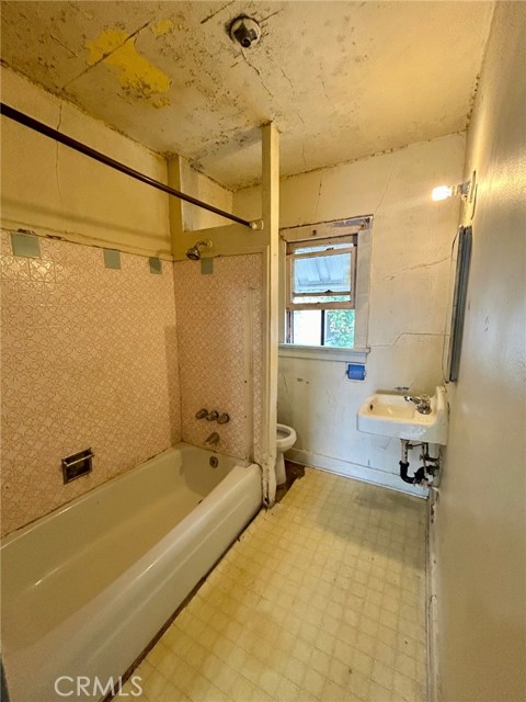 Detail Gallery Image 8 of 22 For 25 S Vega St, Alhambra,  CA 91801 - 2 Beds | 1 Baths