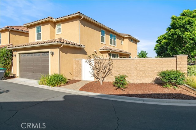 7271 Enclave Drive, Eastvale CA: https://media.crmls.org/medias/071e684d-f95b-4c5d-aed4-6a98b91cbaa7.jpg