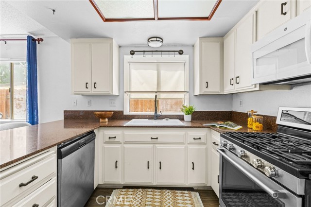 589 S Sutter Avenue, San Bernardino CA: https://media.crmls.org/medias/0720d8a9-039f-43d3-9b48-5624bfcfdb71.jpg
