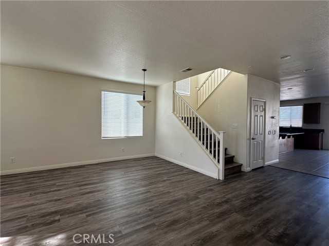 Detail Gallery Image 2 of 16 For 12418 Ojo Caliente St, Victorville,  CA 92392 - 5 Beds | 3 Baths