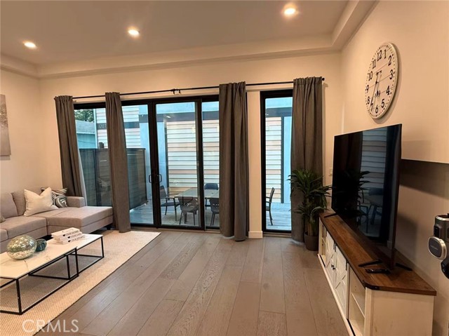 Detail Gallery Image 4 of 20 For 1205 Manzanita St, Silver Lake Los Angeles,  CA 90029 - 3 Beds | 3/1 Baths