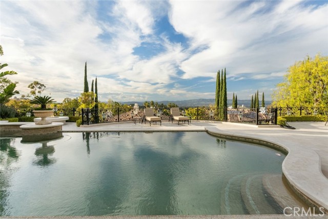 3724 Winford Drive, Tarzana CA: https://media.crmls.org/medias/07222b68-4a9c-4d87-bc84-0dca733f1ddf.jpg