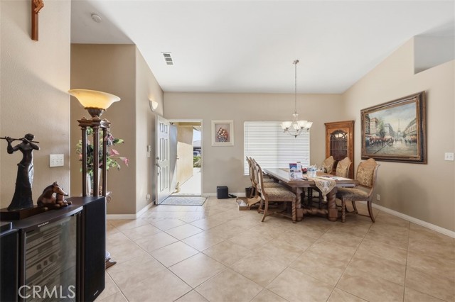 21268 Chardonnay, Apple Valley CA: https://media.crmls.org/medias/0722ca06-6d28-475c-8e55-78f8fc7e6642.jpg