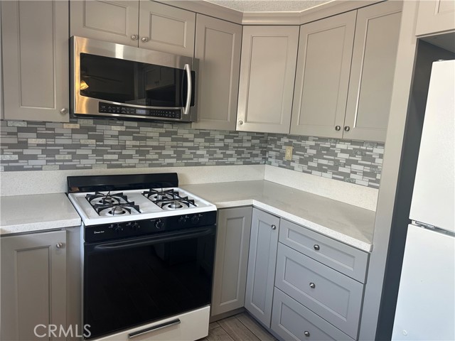 Detail Gallery Image 10 of 19 For 2030 S Bon View #G,  Ontario,  CA 91761 - 2 Beds | 2/1 Baths