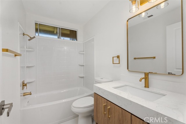 89 Alberti Aisle, Irvine CA: https://media.crmls.org/medias/07248802-65cf-439c-9110-55db14b9d038.jpg