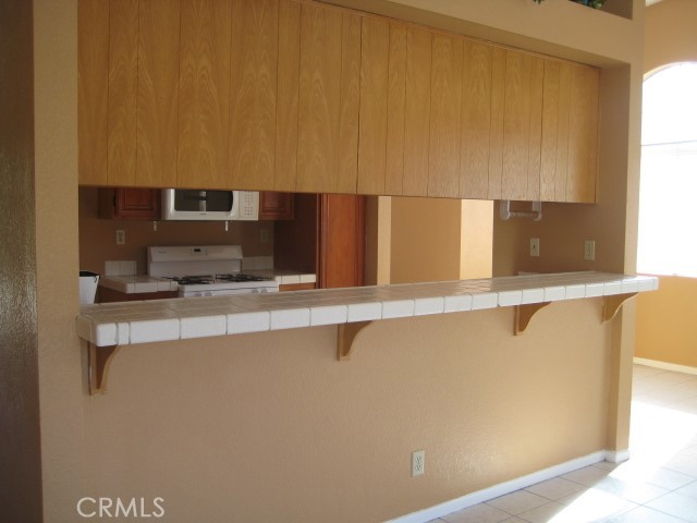 Detail Gallery Image 2 of 8 For 2319 Landsford St, Lancaster,  CA 93535 - 4 Beds | 2 Baths