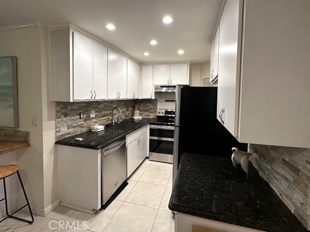 Detail Gallery Image 5 of 34 For 1108 Camino Real #409,  Redondo Beach,  CA 90277 - 2 Beds | 2 Baths