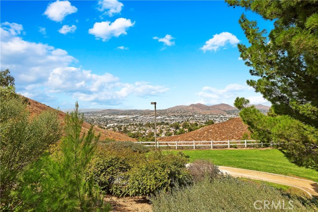 17015 Knollbrook Place, Riverside CA: https://media.crmls.org/medias/07256119-8023-4f5e-8e1b-8bae0cb6fc54.jpg