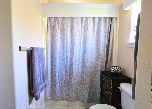 408 Tanglewood, Oroville CA: https://media.crmls.org/medias/07257921-8b8a-4f5b-9bb9-cdb4d4e52d8c.jpg