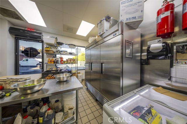 15602 Ventura Boulevard, Encino CA: https://media.crmls.org/medias/0725b50c-e581-4e5e-bdb9-eba28eacb0ca.jpg