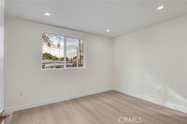 Detail Gallery Image 16 of 39 For 7040 Tyrone Ave, Van Nuys,  CA 91405 - 6 Beds | 4/1 Baths