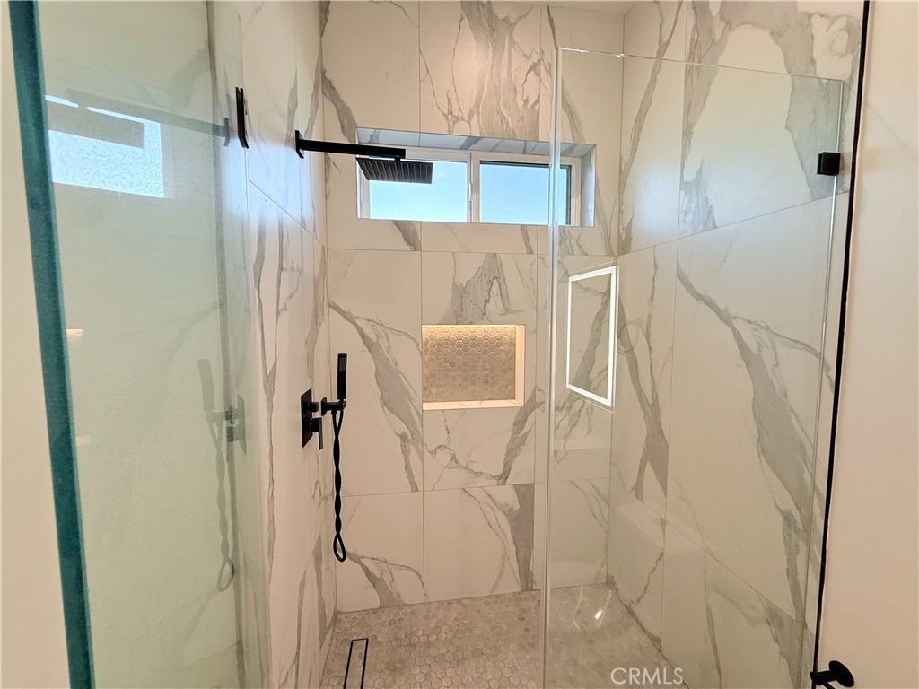https://media.crmls.org/medias/07283630-d394-4359-9067-86626160e6cf.jpg?preset=X-Large
