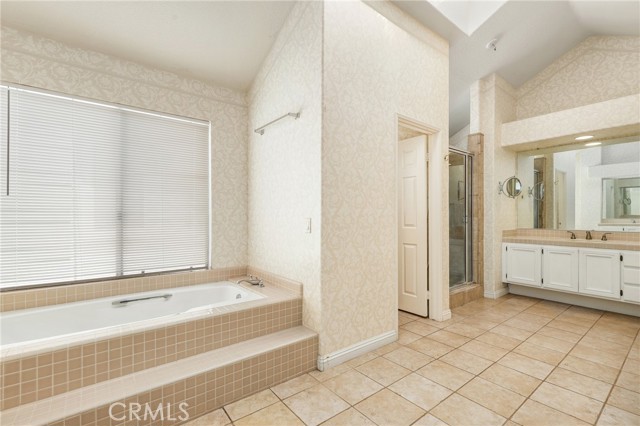 61 Summitcrest, Rancho Santa Margarita CA: https://media.crmls.org/medias/0729704d-4b42-44bf-80e6-7ddca8496d47.jpg