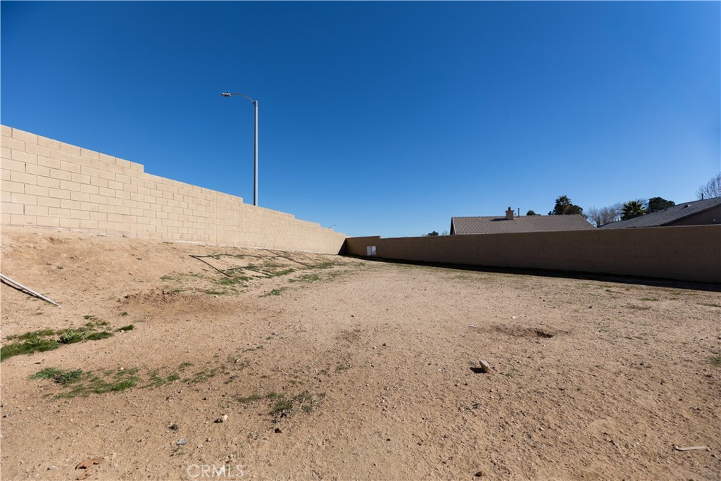 https://media.crmls.org/medias/072a638c-e458-4bc7-badc-791b33eb15a4.jpg?preset=X-Large