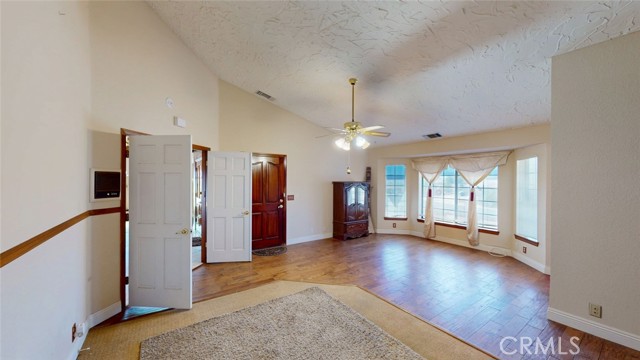 Detail Gallery Image 29 of 65 For 13889 Olathe Rd, Apple Valley,  CA 92307 - 5 Beds | 2/1 Baths