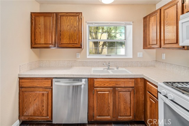 Detail Gallery Image 11 of 27 For 43649 Park Ave, Lancaster,  CA 93534 - 3 Beds | 2/1 Baths