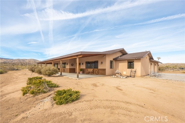 Detail Gallery Image 2 of 47 For 2310 Cottontail Rd, Pioneertown,  CA 92268 - 3 Beds | 3 Baths