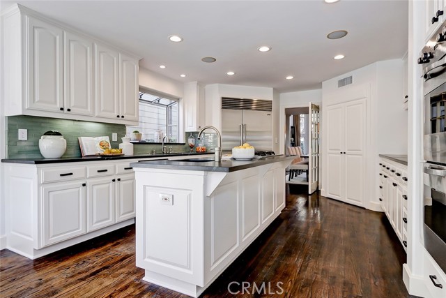 742 31st Street, Manhattan Beach, California 90266, 5 Bedrooms Bedrooms, ,2 BathroomsBathrooms,Residential,Sold,31st,SB22034184