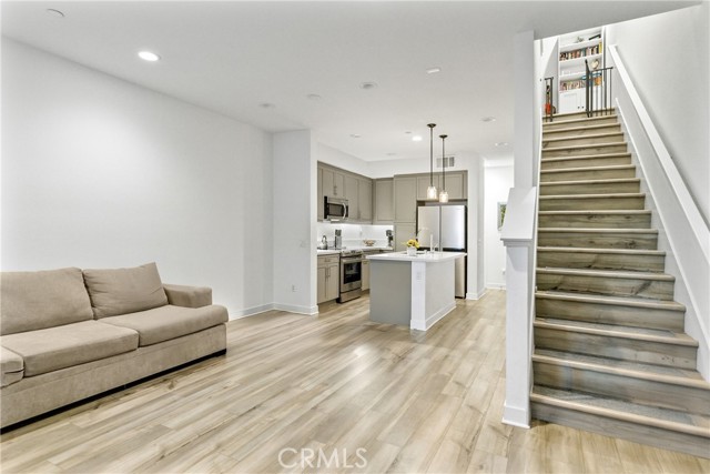 Detail Gallery Image 9 of 29 For 2560 Valentina Way #2,  Commerce,  CA 90040 - 3 Beds | 3 Baths