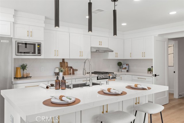 Detail Gallery Image 12 of 27 For 333 E Phillips Bld, Pomona,  CA 91766 - 3 Beds | 2/1 Baths