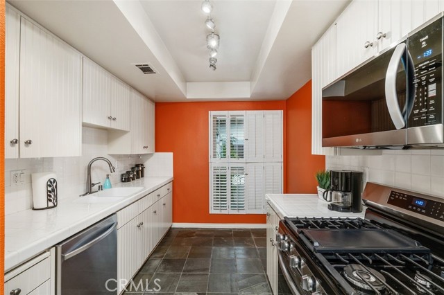 Detail Gallery Image 11 of 33 For 10056 Melinda Way #3,  Northridge,  CA 91325 - 2 Beds | 2/1 Baths