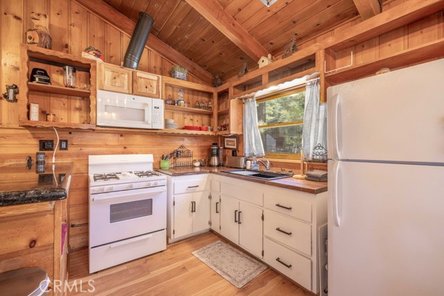 Detail Gallery Image 18 of 29 For 308 W Mojave Bld, Big Bear City,  CA 92314 - 2 Beds | 1 Baths