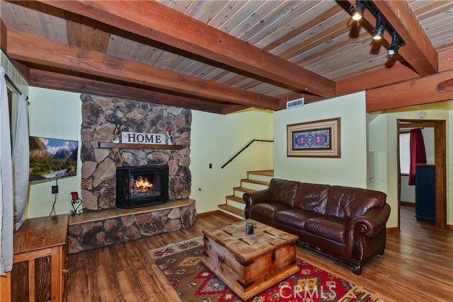 320 W Aeroplane Boulevard, Big Bear City CA: https://media.crmls.org/medias/072e36c1-1fc7-46da-8677-4c872830c31c.jpg