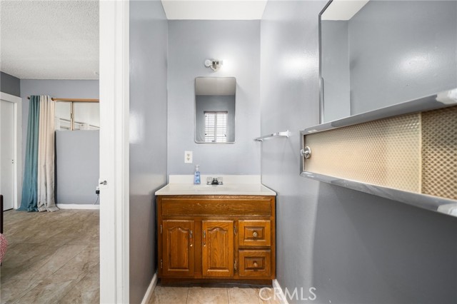 Detail Gallery Image 15 of 21 For 1723 Longview Dr, Corona,  CA 92882 - 3 Beds | 1/1 Baths