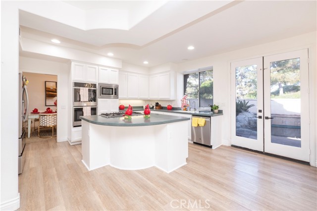 5 Encinal, Lake Forest CA: https://media.crmls.org/medias/072ec334-077d-481c-96a5-3865f60da374.jpg
