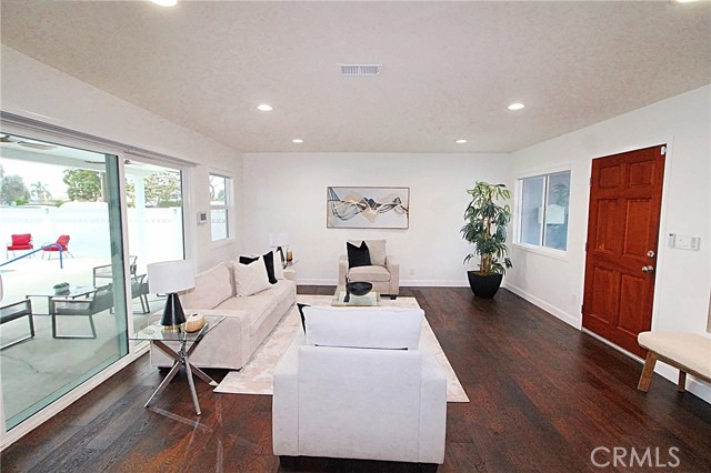 Detail Gallery Image 9 of 46 For 14212 Carfax Ave, Tustin,  CA 92780 - 4 Beds | 2 Baths