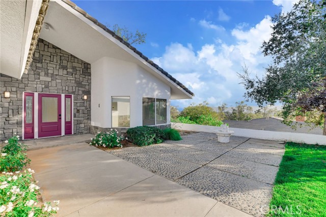 Detail Gallery Image 4 of 70 For 5385 Park Ln, San Bernardino,  CA 92404 - 3 Beds | 3 Baths