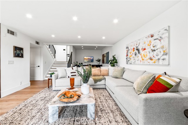 9 Jasmine Creek Dr, Corona del Mar CA: https://media.crmls.org/medias/072f3e5b-82c2-469c-8ed0-e6c48b908123.jpg