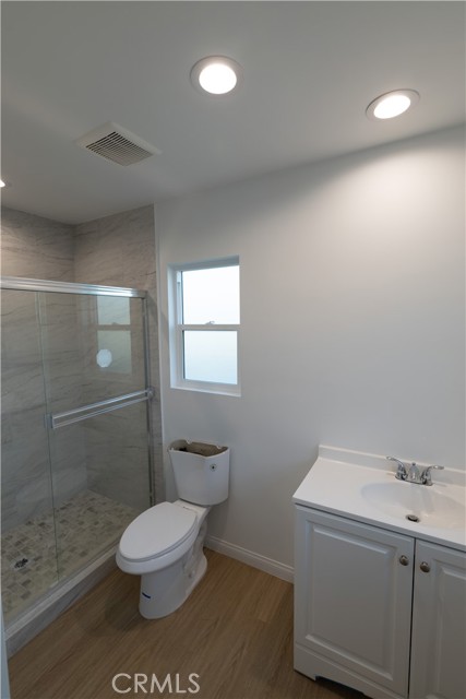 Detail Gallery Image 7 of 12 For 1202 E 3rd St, Santa Ana,  CA 92703 - 2 Beds | 2/1 Baths