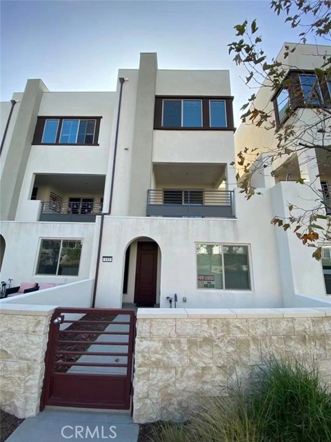 143 Frame, Irvine CA: https://media.crmls.org/medias/072f43ae-ccc6-4aec-ab79-c3553c45c892.jpg