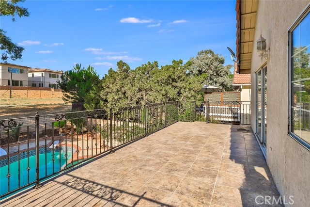 20591 Celtic Street, Chatsworth CA: https://media.crmls.org/medias/072f96c4-7c1e-48cb-8c52-8d61c7126100.jpg