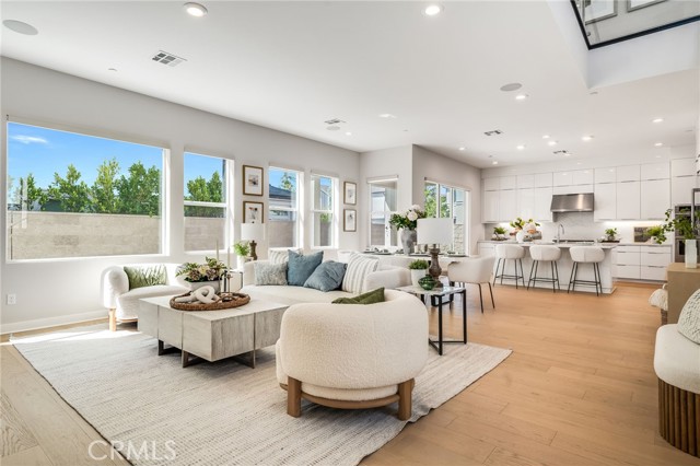 Detail Gallery Image 6 of 58 For 301 Brackens, Lake Forest,  CA 92630 - 4 Beds | 4 Baths