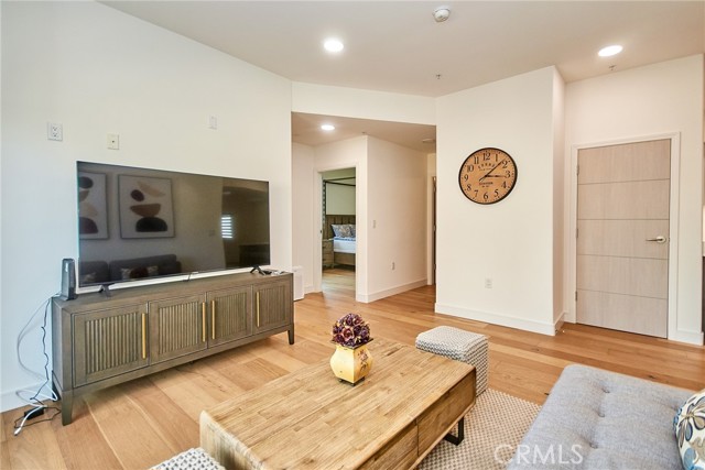 820 S Wilton Place, Los Angeles CA: https://media.crmls.org/medias/0730cba4-cd50-4380-adff-d9a07460bb1c.jpg
