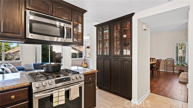 Detail Gallery Image 28 of 56 For 19765 Azure Field Dr, Newhall,  CA 91321 - 3 Beds | 2/1 Baths