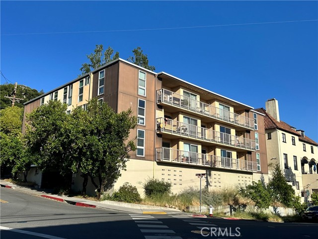 MLS: CRAR25117271 Condo For Sale