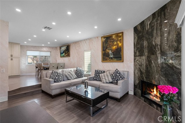 Detail Gallery Image 7 of 28 For 8958 Burnet Ave #B1,  North Hills,  CA 91343 - 2 Beds | 2/1 Baths