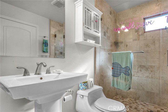 Detail Gallery Image 17 of 31 For 236 8th St, Seal Beach,  CA 90740 - 5 Beds | 5 Baths