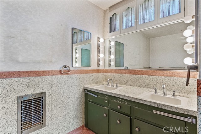 Detail Gallery Image 29 of 60 For 249 S Lincoln St, Burbank,  CA 91506 - 3 Beds | 2 Baths