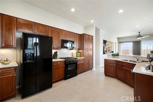 Detail Gallery Image 5 of 18 For 19467 Maple Creek Rd, Apple Valley,  CA 92308 - 2 Beds | 2 Baths