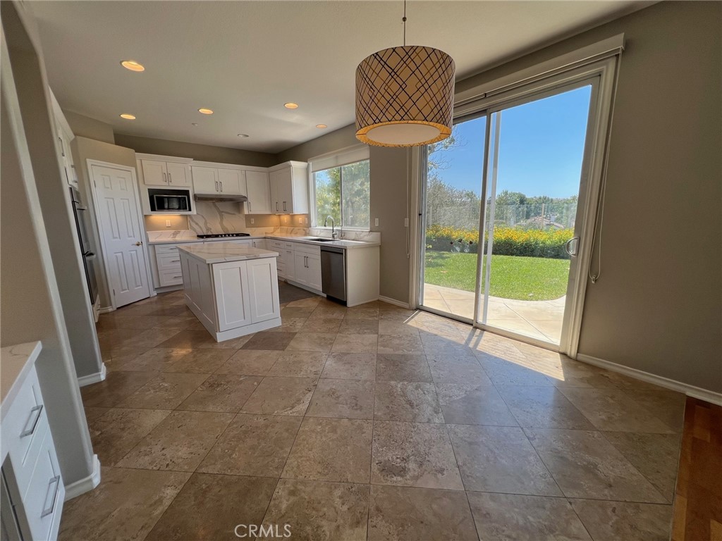 MLS #OC25273280 image #10