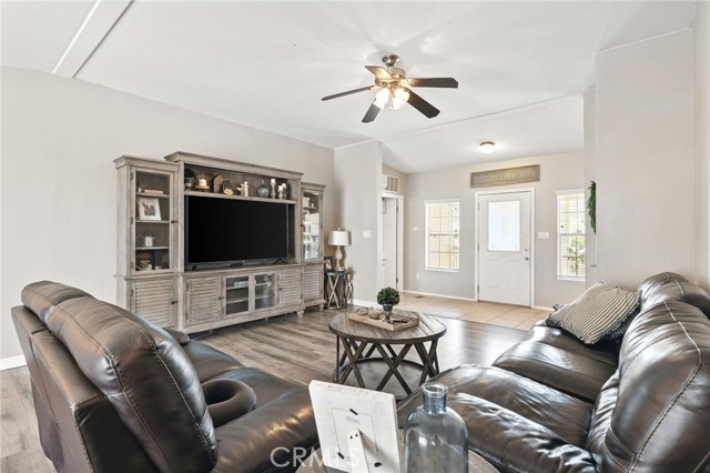 3595 Buchanan Street, Riverside CA: https://media.crmls.org/medias/07363fbf-dd21-4b28-905e-e3b4502ee5a7.jpg