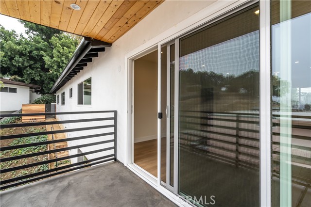 Detail Gallery Image 23 of 73 For 3362 Bellota, Los Angeles,  CA 90027 - 5 Beds | 5 Baths