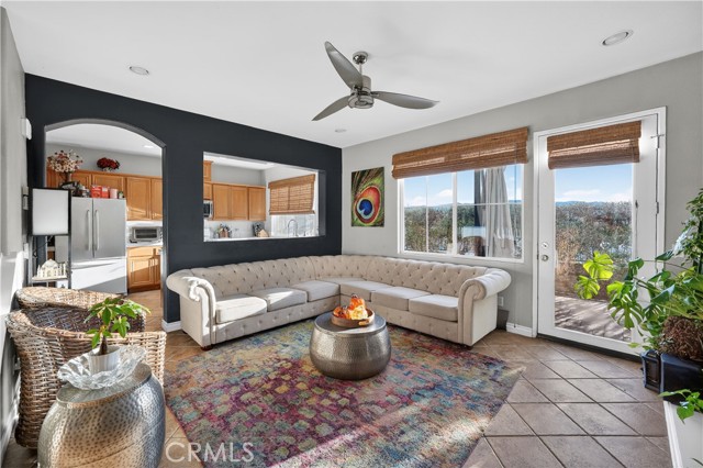 Detail Gallery Image 8 of 33 For 24332 Lorenzo, Valencia,  CA 91355 - 3 Beds | 3 Baths