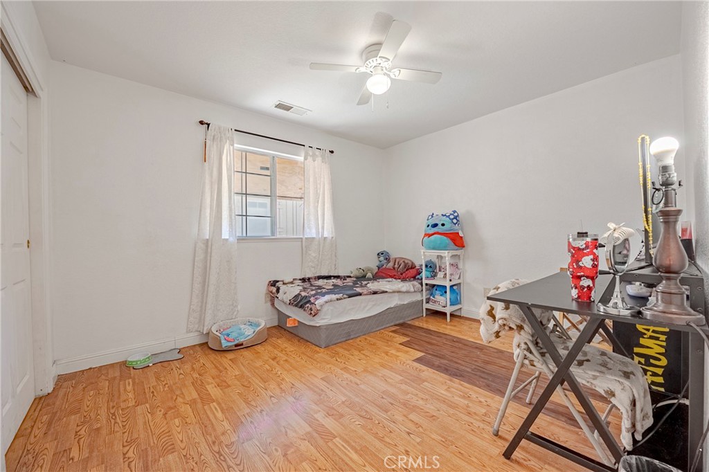 https://media.crmls.org/medias/0737b91a-24a0-4ee1-9963-285c3f3418a1.jpg?preset=X-Large