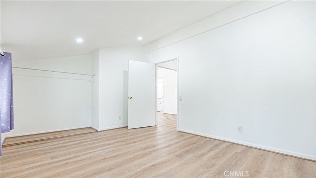 https://media.crmls.org/medias/0738ad35-9dcf-48af-96bd-f3da639d5296.jpg?preset=X-Large
