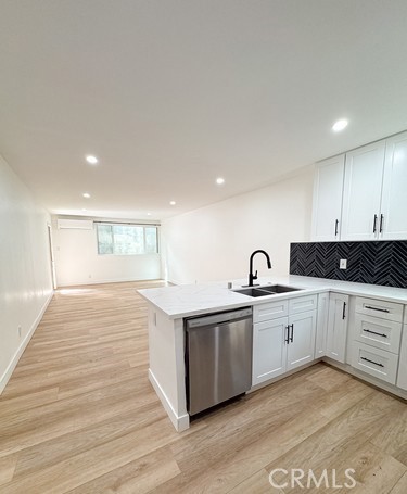 17000 Burbank Boulevard, Encino CA: https://media.crmls.org/medias/0738f26b-4bb4-4962-8ea6-3d4574f80936.jpg